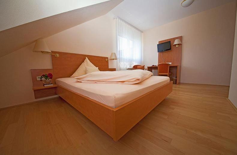 Hotel & Restaurant Krone Waldbronn Dış mekan fotoğraf