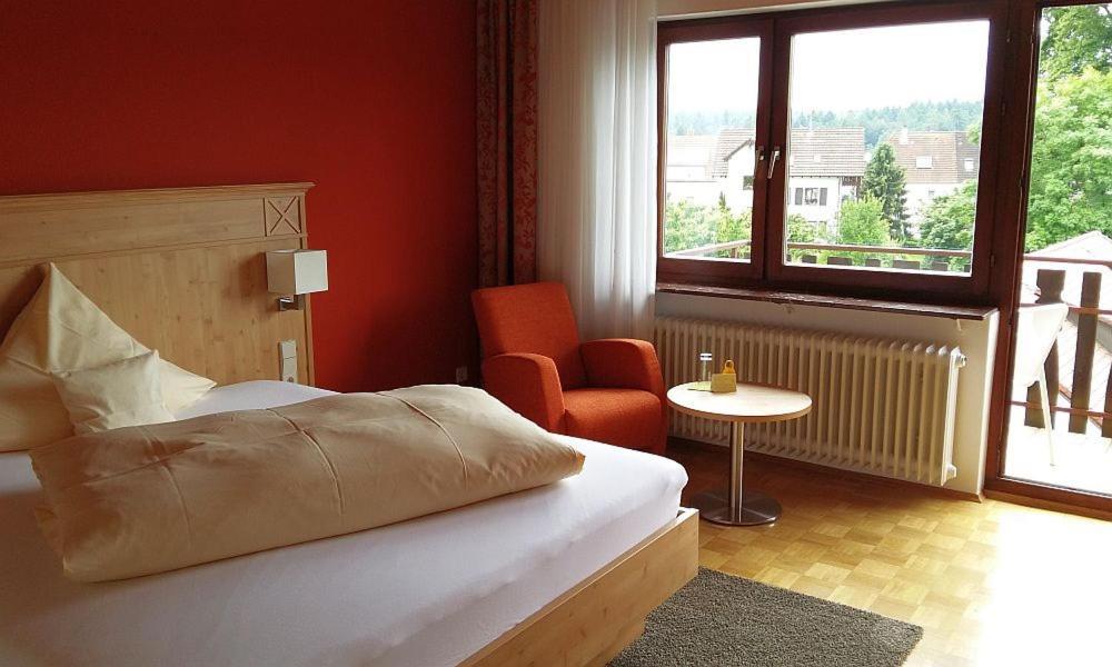 Hotel & Restaurant Krone Waldbronn Dış mekan fotoğraf
